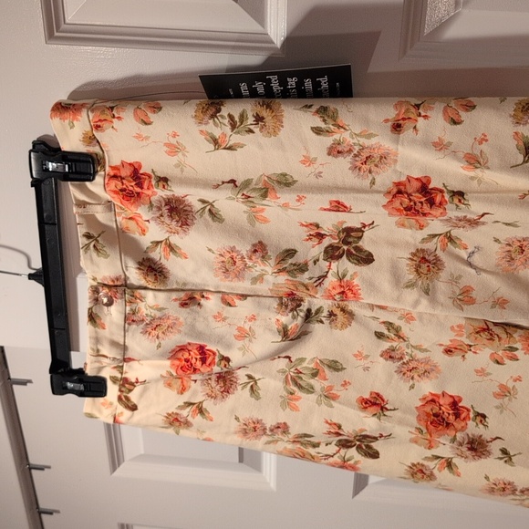 Tuckernuck Romantic Floral Full Length Florence Pants - Picture 5 of 13